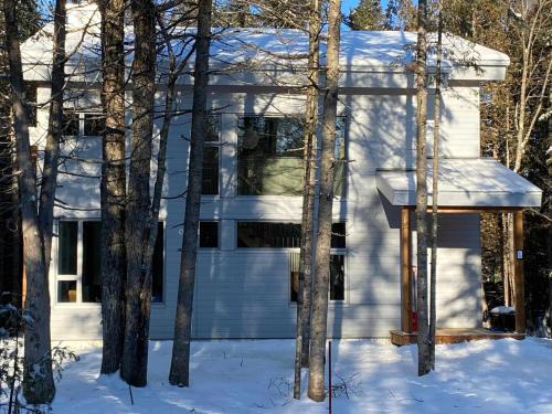 Sainte-Christine-d'Auvergne House | Ecology between forest and river - L'Hermine Charme