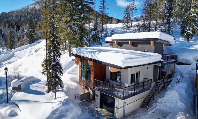 Rossland Apartment | EcoLuxury Suite - 2 mins to Red Ski Resort Rossland BC