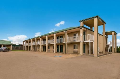 Bartlesville Cabin | Econo Lodge Bartlesville Hwy 75