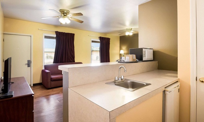 Bartlesville Hotel | Econo Lodge Bartlesville Hwy 75