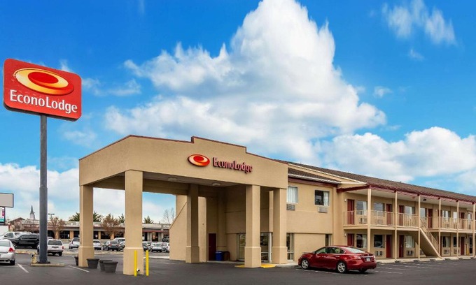 Staunton Cabin | Econo Lodge East