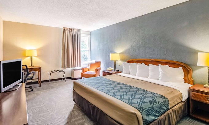 Radford Hotel | Econo Lodge Inn & Suites Radford-Blacksburg Area
