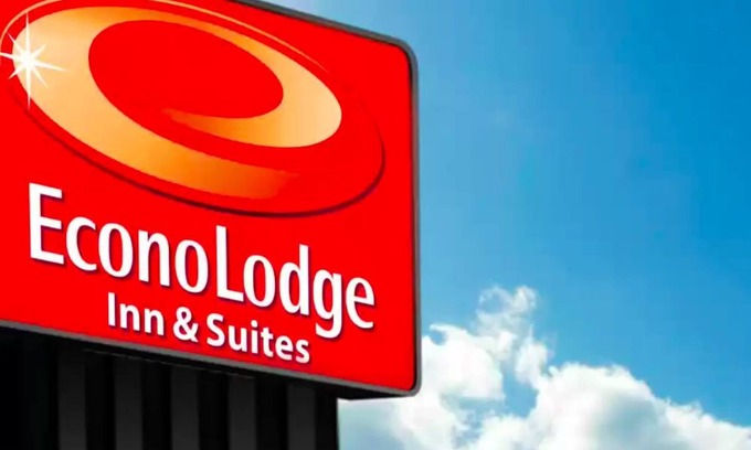 Yankton Hotel | Econo Lodge Inn & Suites
