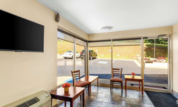 Lynchburg Hotel | Econo Lodge Lynchburg South