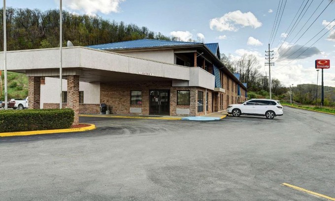 Morgantown Cabin | Econo Lodge Morgantown