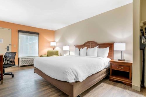 Kreole Cabin | Econo Lodge Moss Point - Pascagoula