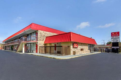 Roanoke Cabin | Econo Lodge Roanoke Civic Center