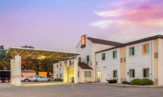 Belle Fourche Cabin | Econo Lodge