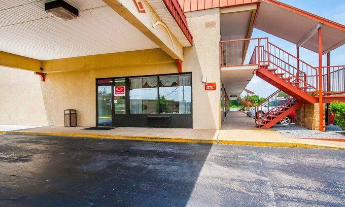 Dyersburg Hotel | Econo Lodge