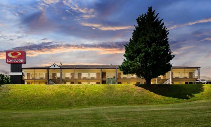 Lynchburg Cabin | Econo Lodge