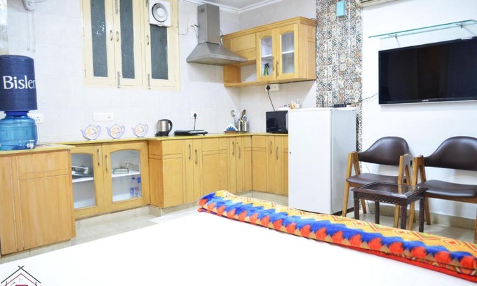 Greater Kailash Apartment | Economical Cozy 1BHK Prime Location South Delhi 1