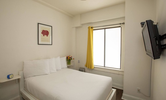 Civic Center Hotel | Economy Double Room with Private External Bathroom