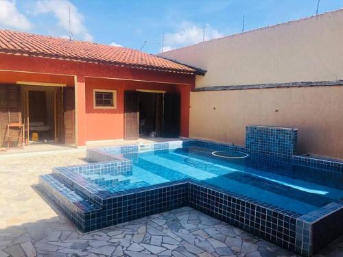 Mongagua Apartment | Edícula/Casa de hóspedes: 3 dorms 3 banheiros, piscina 7x5, churrasqueira, 150m do mar