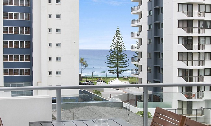 Coolangatta Apartment | Eden Apartments Unit 502 Modern apartment easy walk to Twin Towns Services club, Wi-Fi Inc.