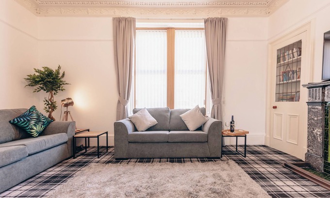 Murthill House | Eden Cottage- Quiet City Base