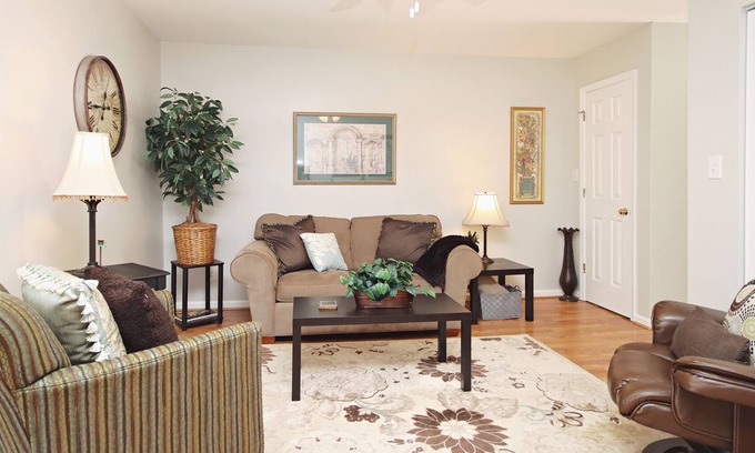 Belmont Apartment | Eden - perfect stay in lower Belmont! Internal name: 1301 B Knoll Street