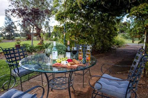 Parkes House | EdenValley Private Manicured Gardens with Fire Pit