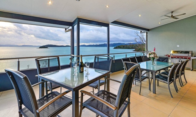 Hamilton Island Villa | Edge 12 Hamilton Island - absolute oceanfront with golf buggy