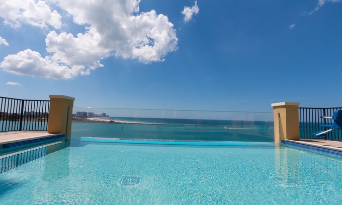 Clearwater Beach Hotel | Edge Hotel Clearwater Beach