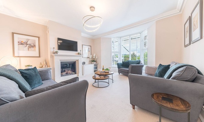 Bowness-on-Windermere Cottage | Edge Mere Apartment - sleeps 4 guests in 2 bedrooms