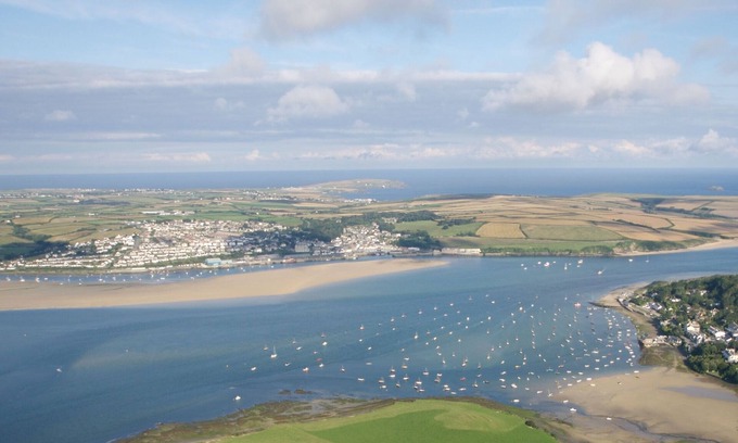 Treator House | Edge of Padstow, 2 bedroom luxury lodge, 2 parking lots