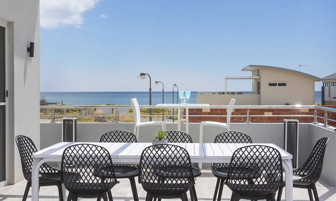 Geographe House | EDGE OF THE BAY - Seaside Perfection