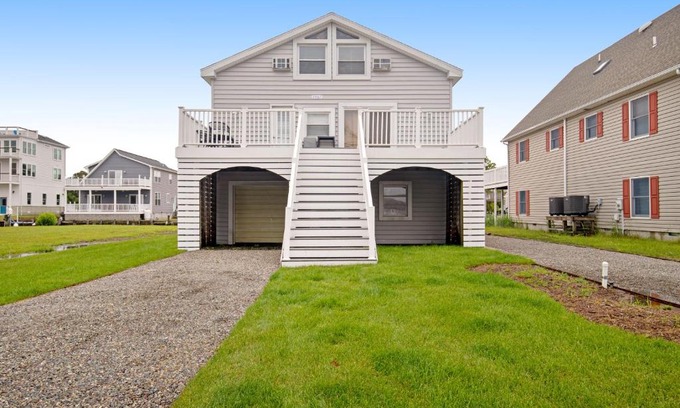 Edgewater Acres House | Edgewater Acres - 39167 Garfield Avenue