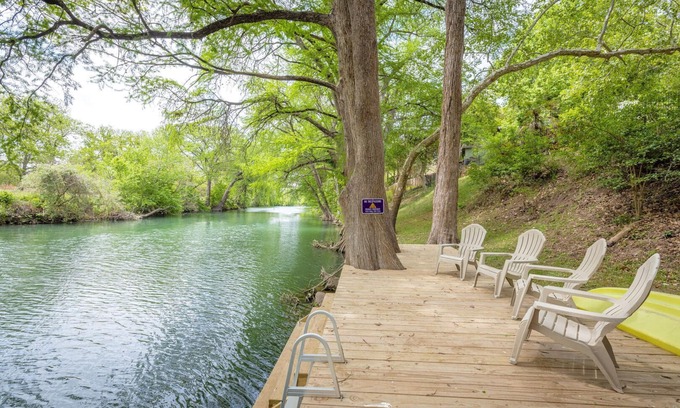 New Braunfels House | Edgewater Escape- relaxing 4 bedroom Guadalupe riverfront home!