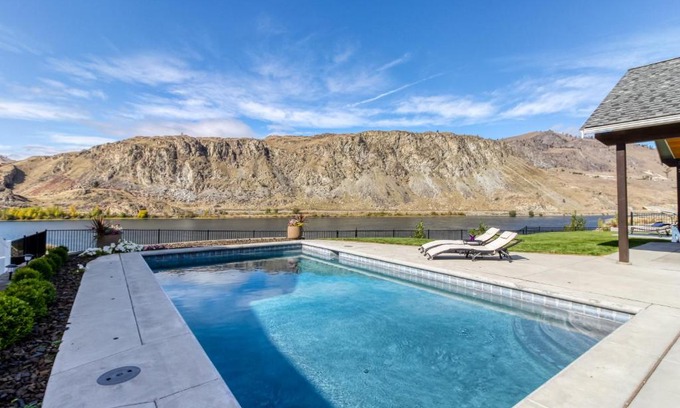 Orondo House | Edgewater Escape