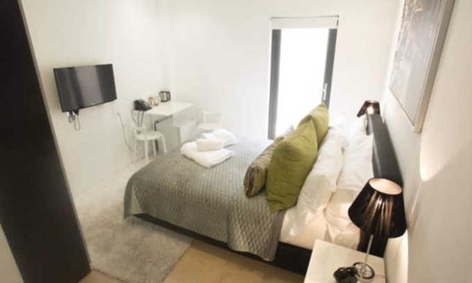 Bishopsgate House | Edison Suite at Room Home Stay
