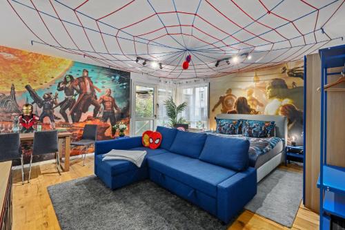 Schloßchemnitz Apartment | EDLER WOHNRAUM Disney Marvel Studio mit Balkon, Boxspringbett, Kaffeevollautomat, Lift & Parkplatz