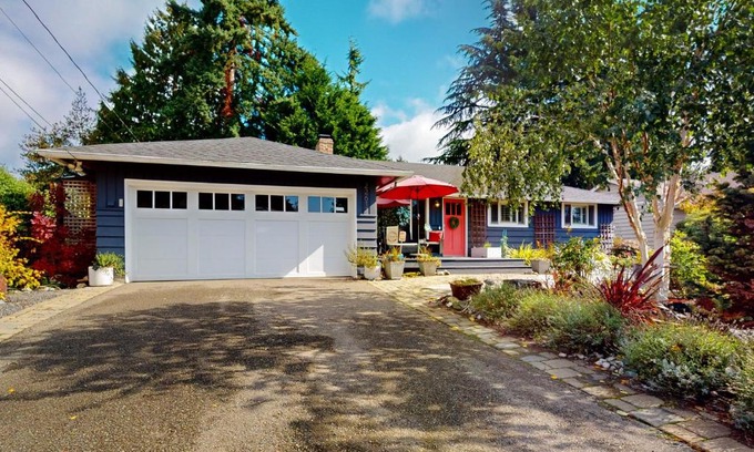 Esperance House | Edmonds Magic Garden
