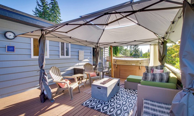 Esperance House | Edmonds Retreat w/ Private Hot Tub & Backyard!
