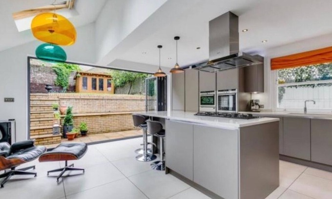Turnham Green House | Edwardian House close to River Thames and Kew Gardens