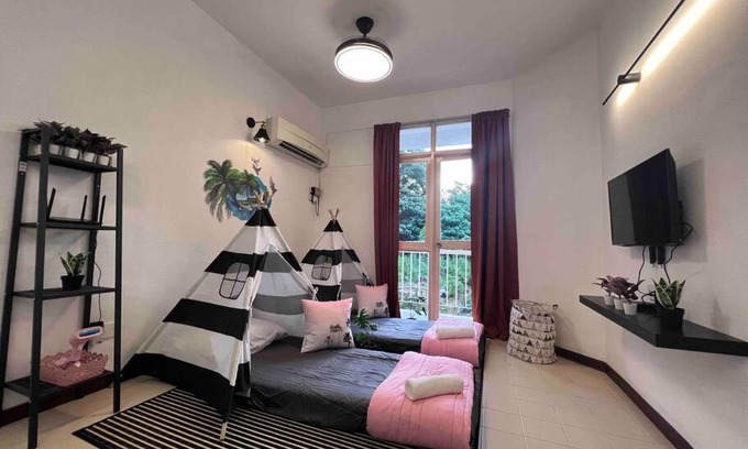 Batu Ferringhi Apartment | EE's Seaside House - Homestay 3 min walk to beach