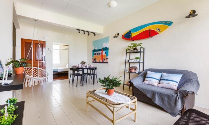 Batu Ferringhi Apartment | EE's Surfer's House - Seaview, 3 min walk to beach