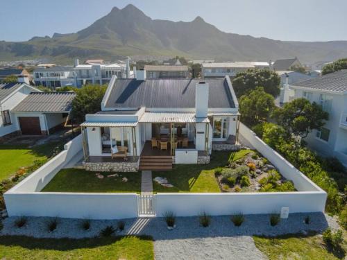 Kleinmond House | Efcharisto Seaside Cottage - Lower Beach Road