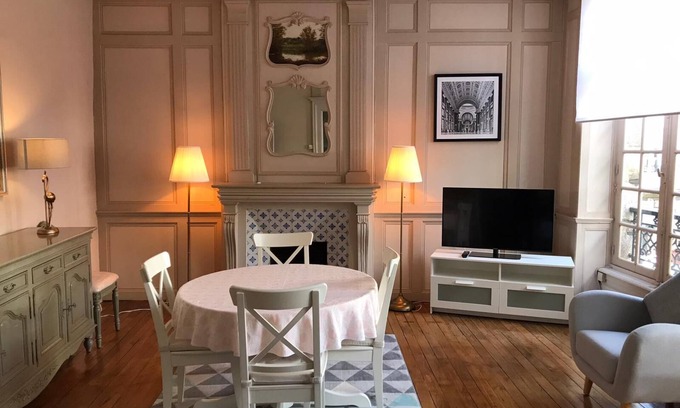 Dinan Apartment | EGLANTINE