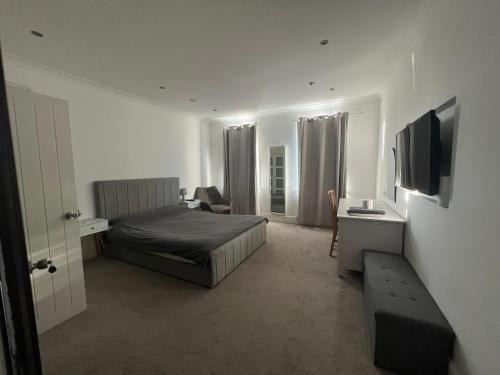 Crofton Park House | Eglentine