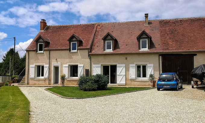 Saint-Plantaire Cottage | Éguzon beach and lake 500 m away! Classified* air-conditioned gîte - sleeps 10