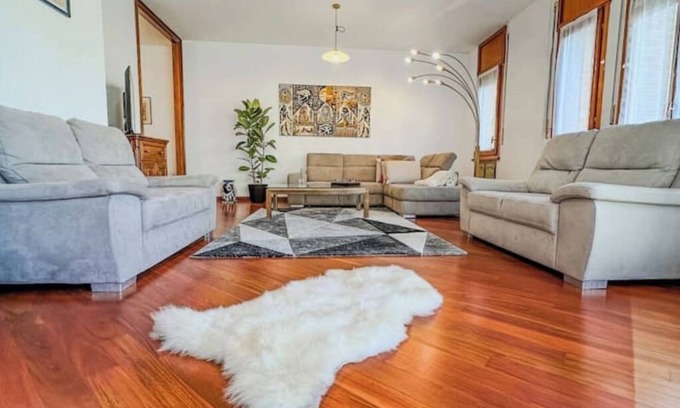 San Salvario Apartment | Egyptian luxury suite + garage & jacuzzi