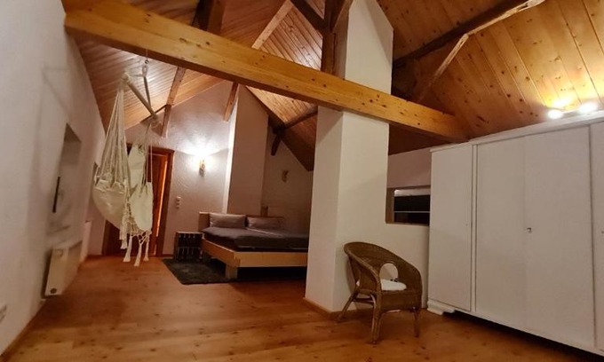 Berg House | Eifelhof mit Obstbaumwiese