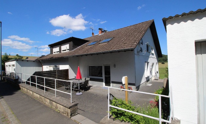 Immerath Apartment | EifelNatur 8, large family apartment with terrace and barbecue, pets welcome