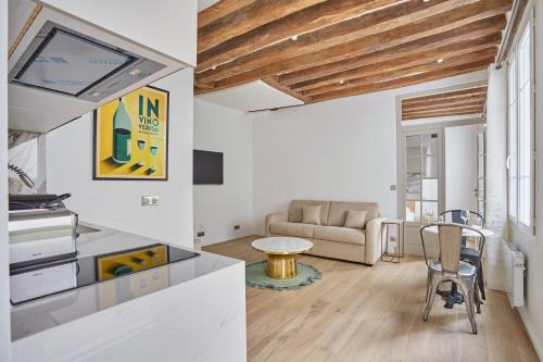7th Arrondissement Apartment | Eiffel Tower Apartment/Invalide by Studioprestige