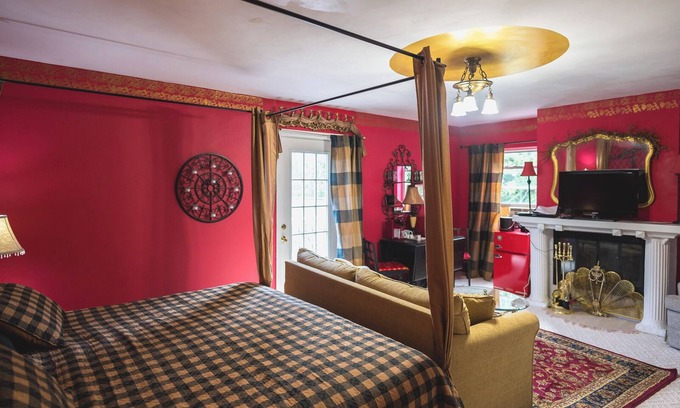 L'Anse House | Eiffel tower retreat