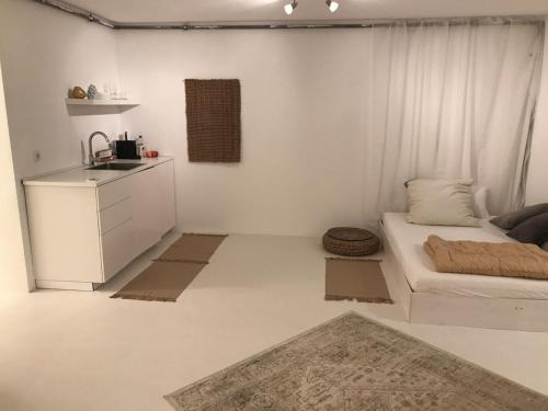 Hasenbergl-Lerchenau Ost Apartment | Eigene Souterrain Keller Wohnung nähe Oktoberfest