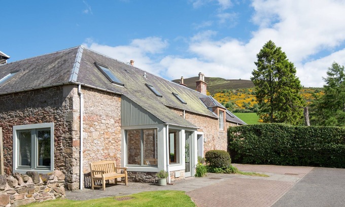 Melrose Cottage | Eildon Melrose Holiday Cottages & Log Cabins- The Croft - country cottage, 2 mins from Melrose town