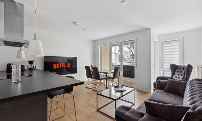 Suedwest Condo | Eindrucksvolle Zwei-zimmer-wohnung mit Balkon und Großer Küche