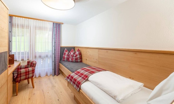 Ramsau am Dachstein House | Einzelzimmer Dusche, WC, Balkon - Hotel Lindenhof