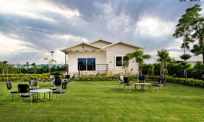 Noida Villa | EKOSTAY - Platina Villa